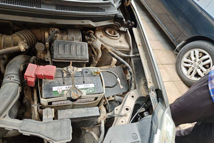 Used Nissan Sylphy 2012 Classic 1.6XE Manual Comfort Edition Engine Bay Left