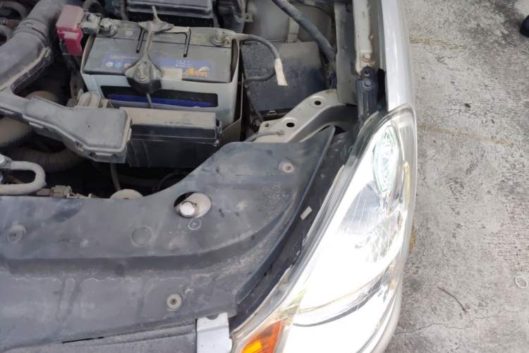 Used Nissan Sylphy 2012 Classic 1.6XE Manual Comfort Edition Engine Bay Left