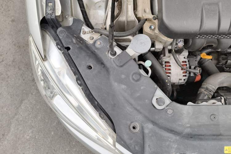 Used Nissan Sylphy 2012 1.6 XL CVT Luxury Edition Engine Bay Right