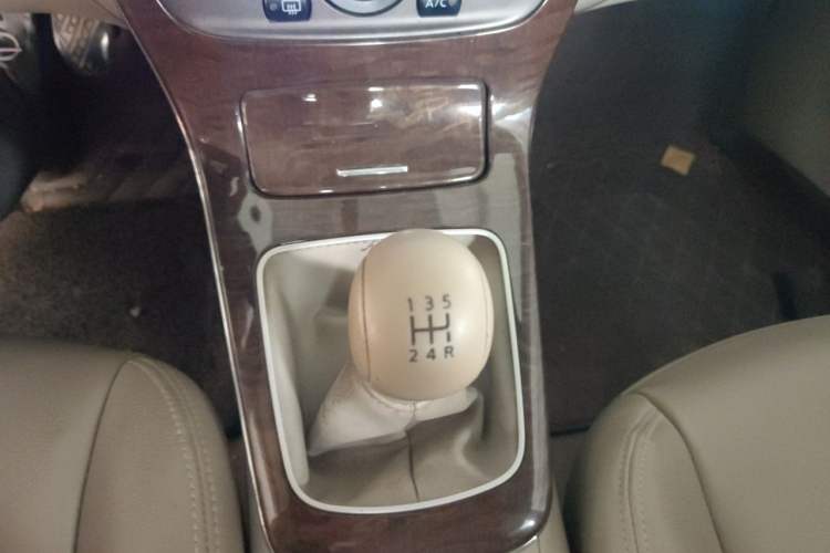 Used Nissan Sylphy 2012 1.6 XL Manual Luxury Edition Gear Lever