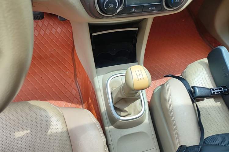 Used Nissan Sylphy 2012 Classic 1.6XE Manual Comfort Edition Gear Lever