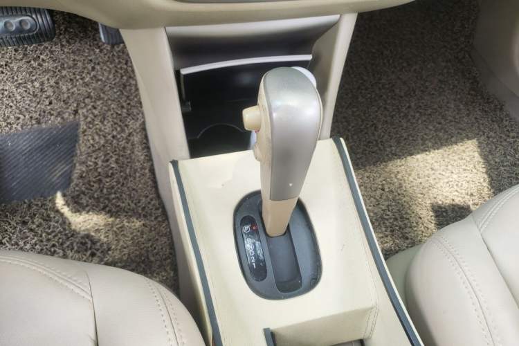 Used Nissan Sylphy 2012 Classic 1.6XE Automatic Comfort Edition Gear Lever
