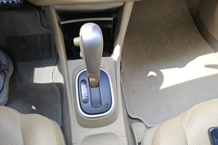 Used Nissan Sylphy 2012 Classic 1.6XE Automatic Comfort Edition Gear Lever