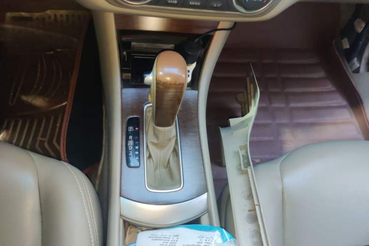 Used Nissan Sylphy 2012 Classic 1.6XE Automatic Comfort Edition Gear Lever