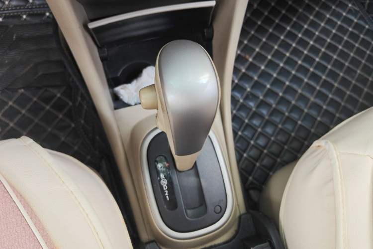 Used Nissan Sylphy 2012 Classic 1.6XE Automatic Comfort Edition Gear Lever