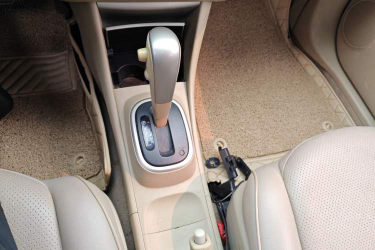 Used Nissan Sylphy 2012 Classic 1.6XE Automatic Comfort Edition Gear Lever