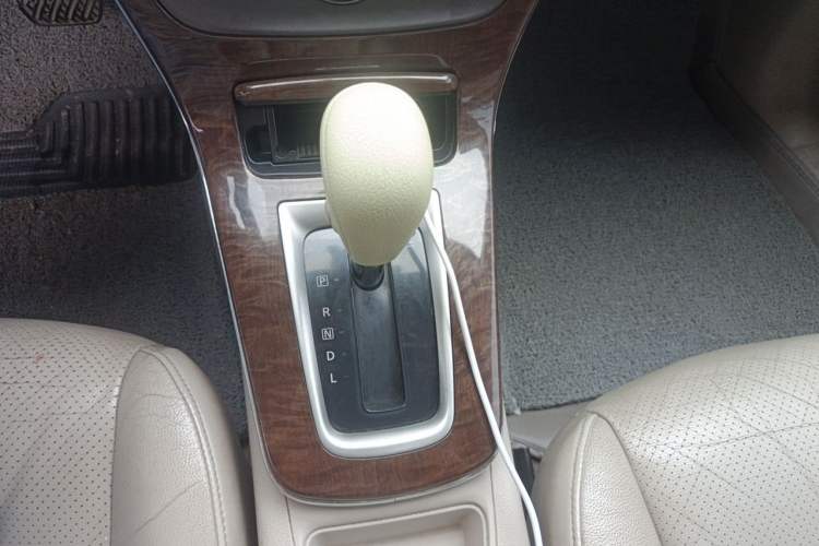 Used Nissan Sylphy 2012 1.8XL CVT Luxury Edition Gear Lever
