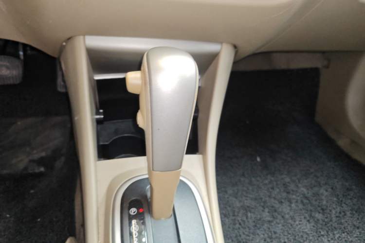 Used Nissan Sylphy 2012 Classic 1.6XE Automatic Comfort Edition Gear Lever