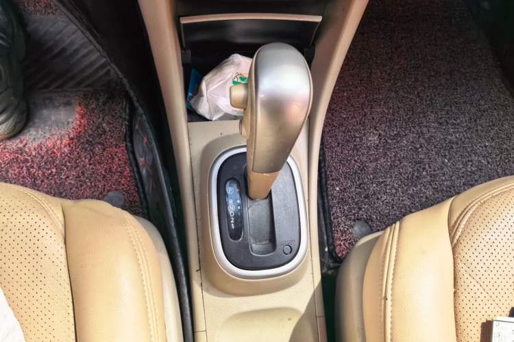 Used Nissan Sylphy 2012 Classic 1.6XE Automatic Comfort Edition Gear Lever