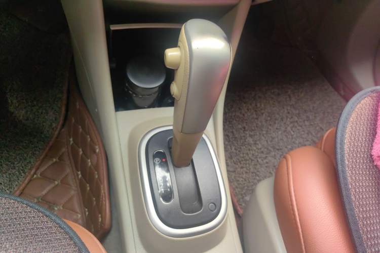 Used Nissan Sylphy 2012 Classic 1.6XE Automatic Comfort Edition Gear Lever