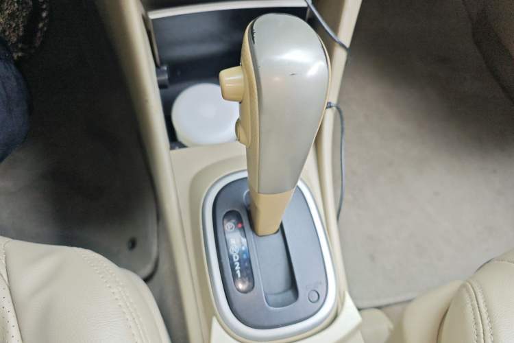 Used Nissan Sylphy 2012 Classic 1.6XE Automatic Comfort Edition Gear Lever