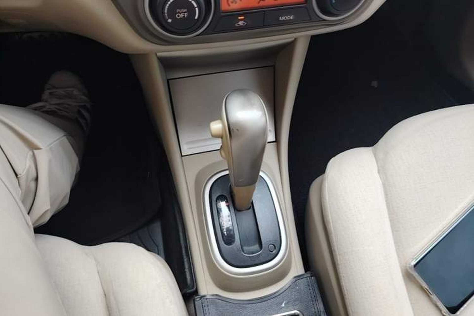 Used Nissan Sylphy 2012 Classic 1.6XE Automatic Comfort Edition Gear Lever
