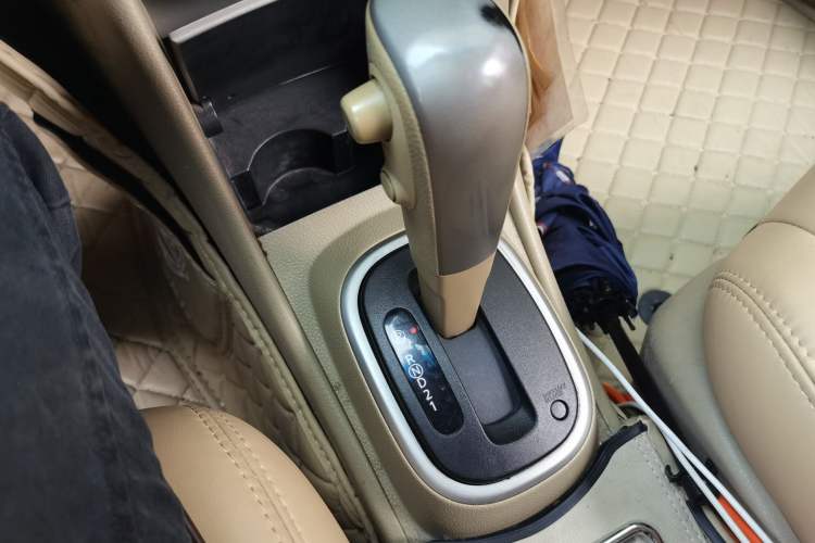 Used Nissan Sylphy 2012 Classic 1.6XE Automatic Comfort Edition Gear Lever