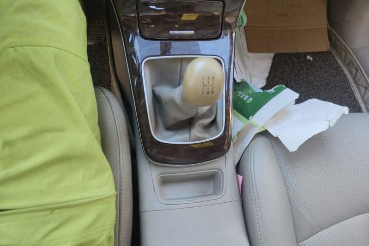 Used Nissan Sylphy 2012 1.6 XL Manual Luxury Edition Gear Lever