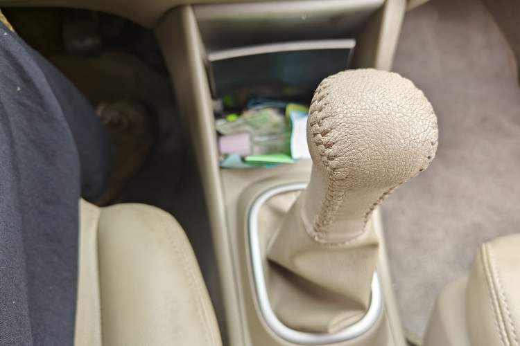 Used Nissan Sylphy 2012 Classic 1.6XE Manual Comfort Edition Gear Lever