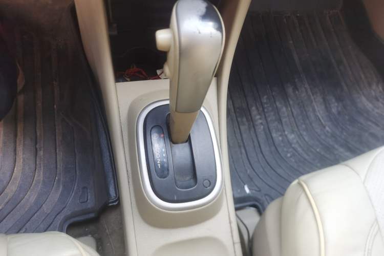 Used Nissan Sylphy 2012 Classic 1.6XE Automatic Comfort Edition Gear Lever