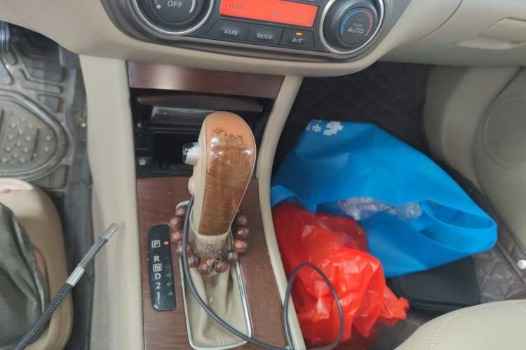 Used Nissan Sylphy 2012 Classic 1.6 XL Automatic Luxury Edition Gear Lever