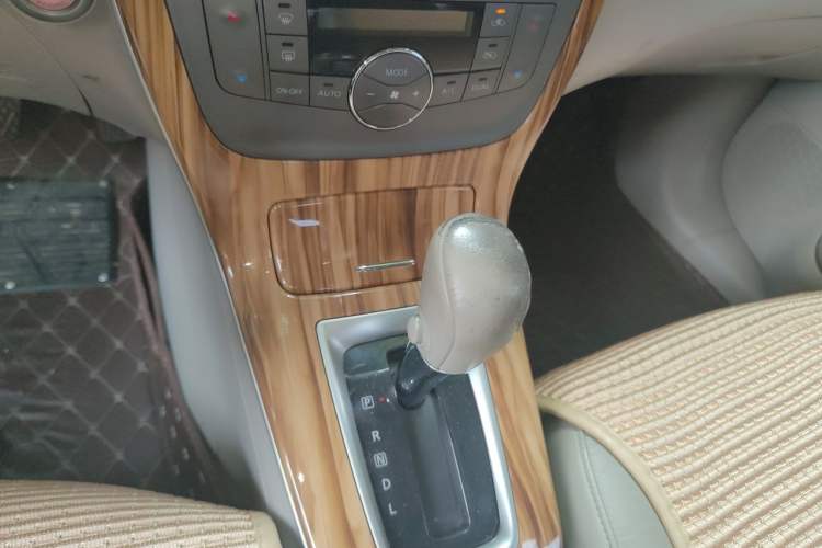 Used Nissan Sylphy 2012 1.8XL CVT Luxury Edition Gear Lever