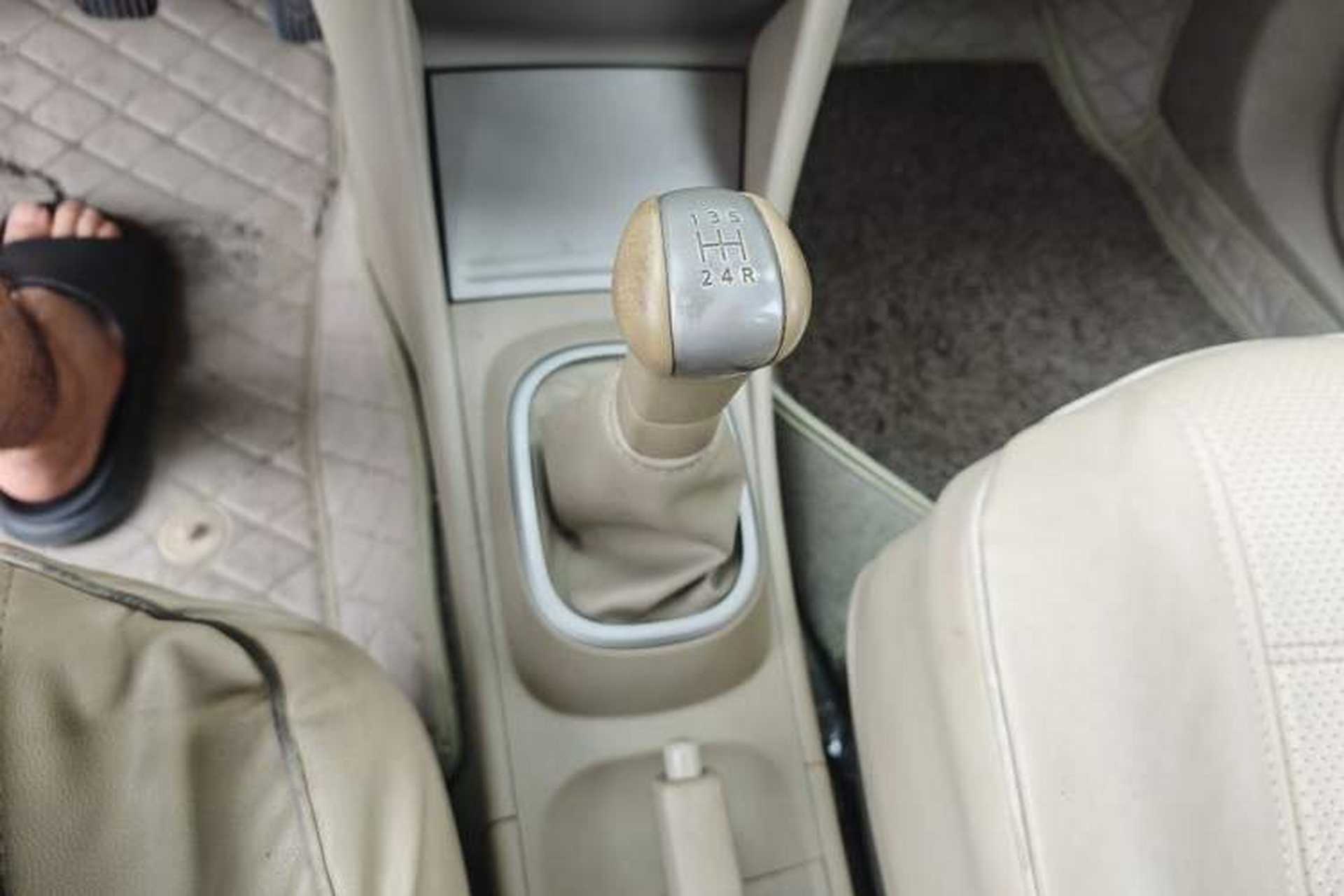 Used Nissan Sylphy 2012 Classic 1.6XE Manual Comfort Edition Gear Lever