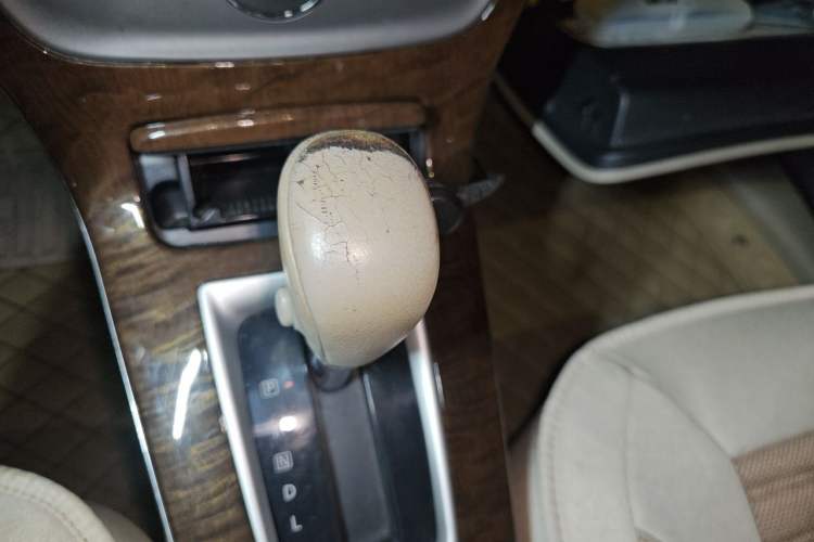 Used Nissan Sylphy 2012 1.8XL CVT Luxury Edition Gear Lever