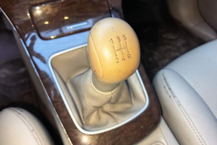 Used Nissan Sylphy 2012 1.6 XL Manual Luxury Edition Gear Lever