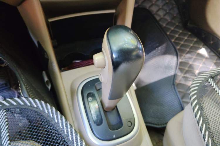 Used Nissan Sylphy 2012 Classic 1.6XE Automatic Comfort Edition Gear Lever