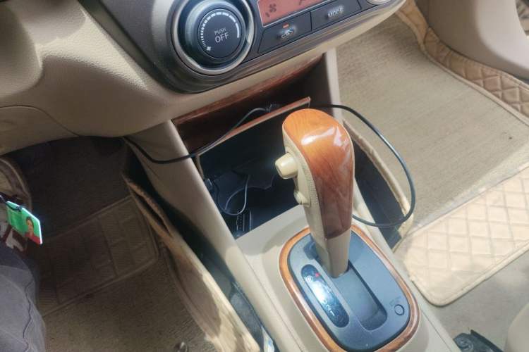 Used Nissan Sylphy 2012 Classic 1.6XE Automatic Comfort Edition Gear Lever
