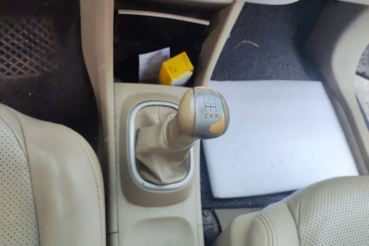 Used Nissan Sylphy 2012 Classic 1.6XE Manual Comfort Edition Gear Lever