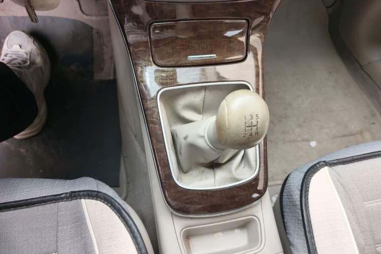 Used Nissan Sylphy 2012 1.6 XL Manual Luxury Edition Gear Lever