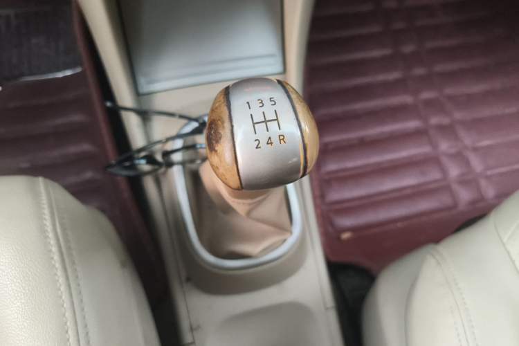Used Nissan Sylphy 2012 Classic 1.6XE Manual Comfort Edition Gear Lever