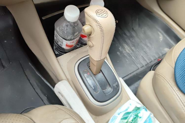 Used Nissan Sylphy 2012 Classic 1.6 XL Automatic Luxury Edition Gear Lever