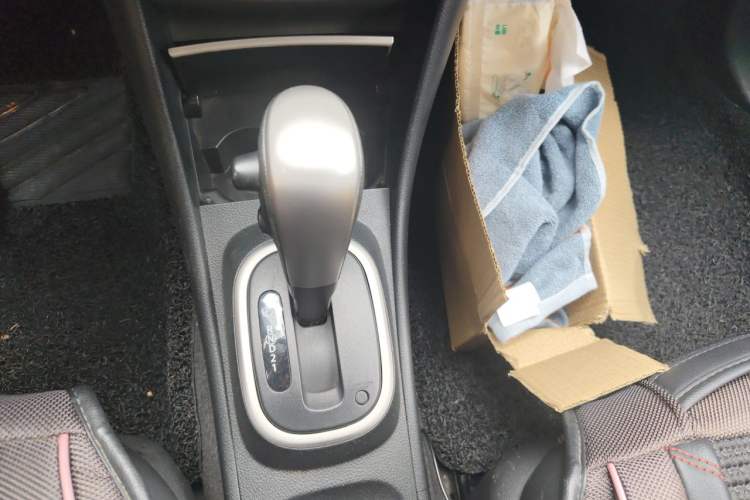 Used Nissan Sylphy 2012 Classic 1.6XE Automatic Comfort Edition Gear Lever
