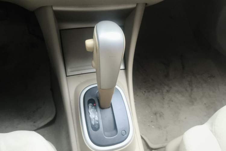 Used Nissan Sylphy 2012 Classic 1.6XE Automatic Comfort Edition Gear Lever