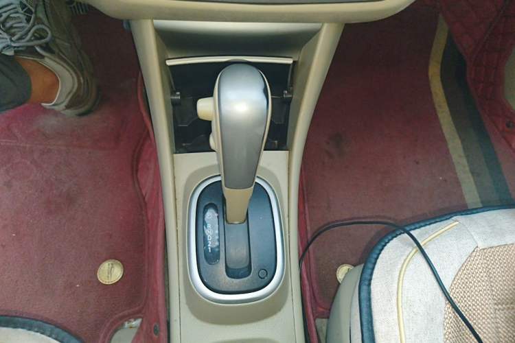 Used Nissan Sylphy 2012 Classic 1.6XE Automatic Comfort Edition Gear Lever