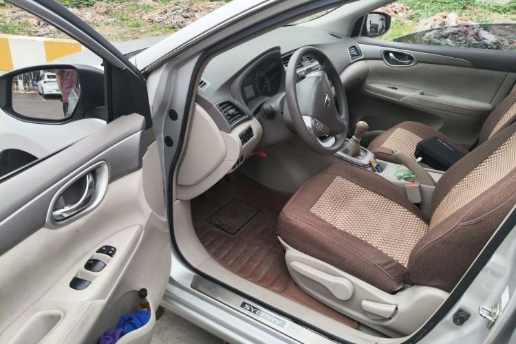 Used Nissan Sylphy 2012 1.8XL Manual Luxury Edition Interior 3
