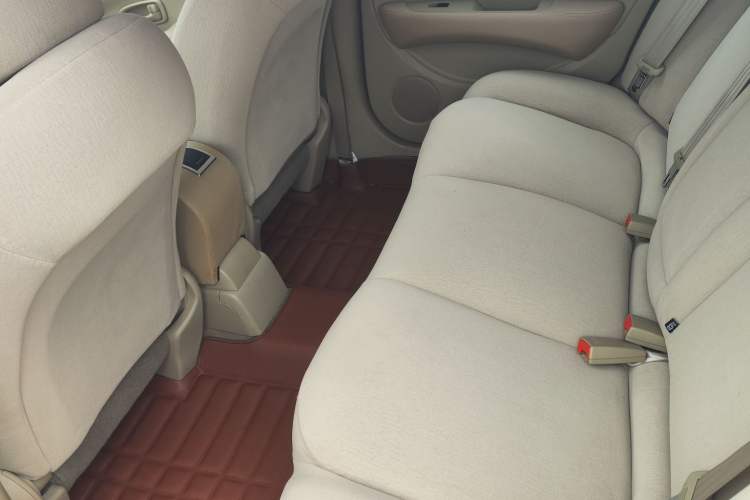 Used Nissan Sylphy 2012 Classic 1.6XE Automatic Comfort Edition Interior 3
