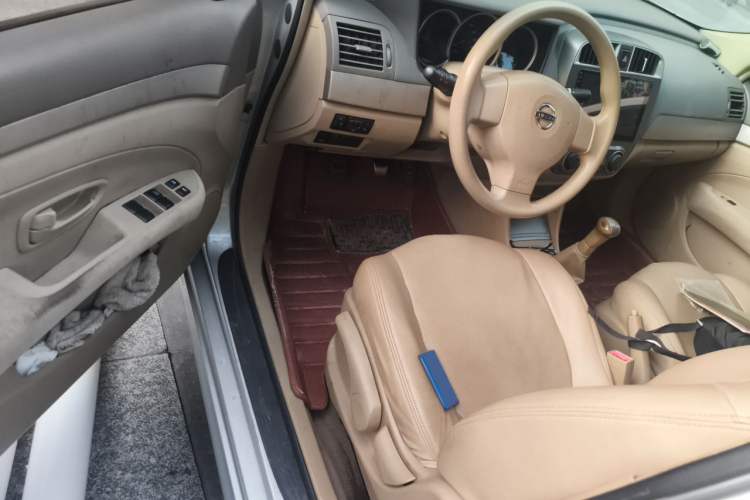 Used Nissan Sylphy 2012 Classic 1.6XE Manual Comfort Edition Interior 3