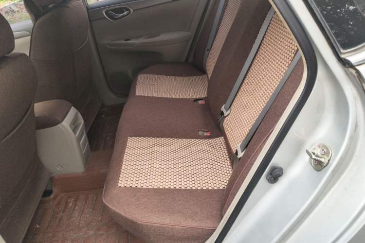 Used Nissan Sylphy 2012 1.8XL Manual Luxury Edition Interior 4