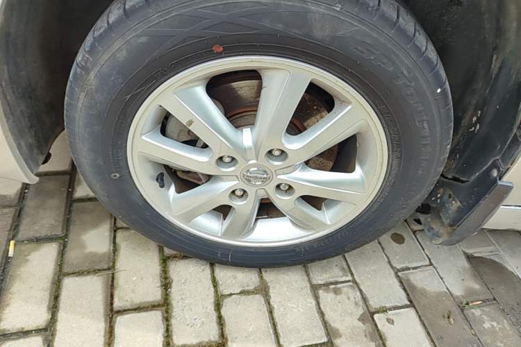 Used Nissan Sylphy 2012 Classic 1.6XE Manual Comfort Edition Left Front Wheel Hub