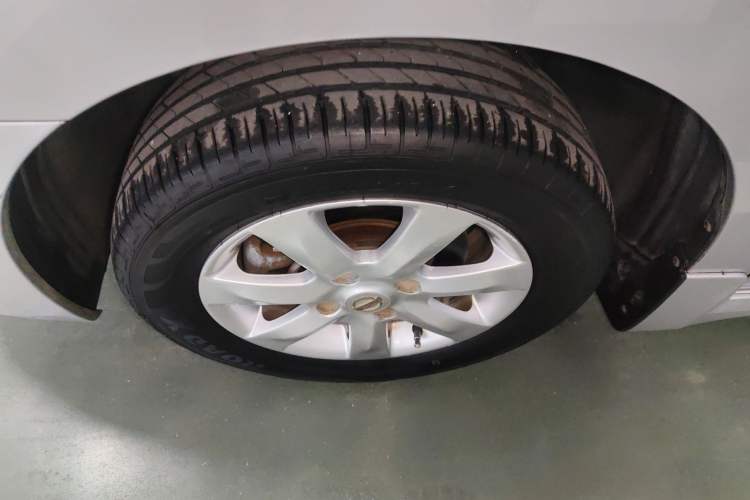 Used Nissan Sylphy 2012 Classic 1.6XE Manual Comfort Edition Left Front Wheel Hub
