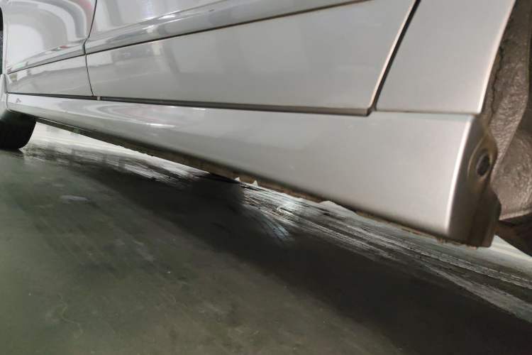 Used Nissan Sylphy 2012 Classic 1.6XE Manual Comfort Edition Left Side Sill