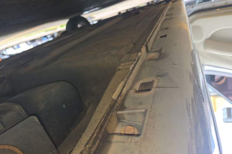 Used Nissan Sylphy 2012 Classic 1.6XE Automatic Comfort Edition Left Side Sill