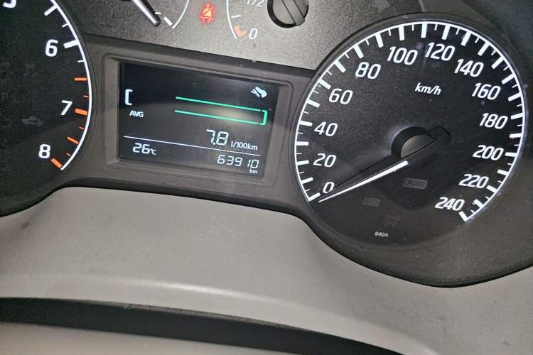 Used Nissan Sylphy 2012 1.6 XL Manual Luxury Edition Odometer Close Up