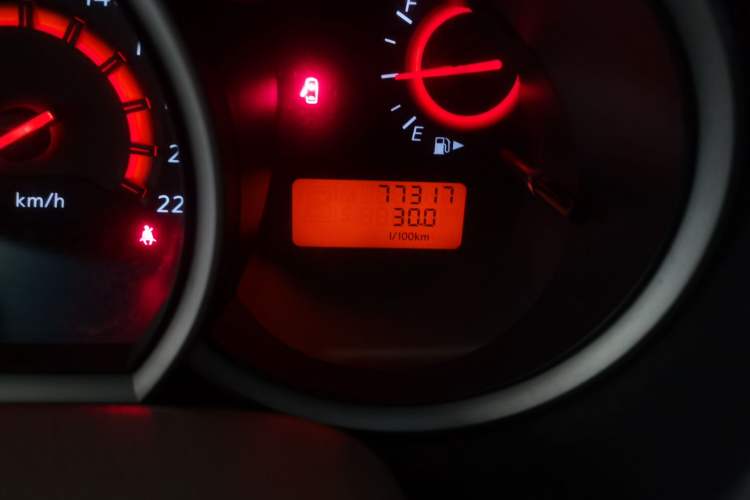 Used Nissan Sylphy 2012 Classic 1.6XE Manual Comfort Edition Odometer Close Up