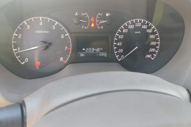 Used Nissan Sylphy 2012 1.6 XL Manual Luxury Edition Odometer Close Up