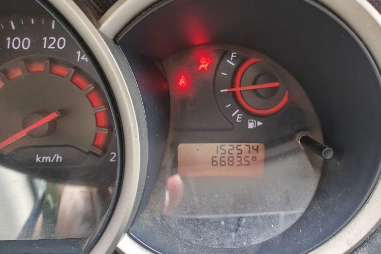 Used Nissan Sylphy 2012 Classic 1.6XE Manual Comfort Edition Odometer Close Up