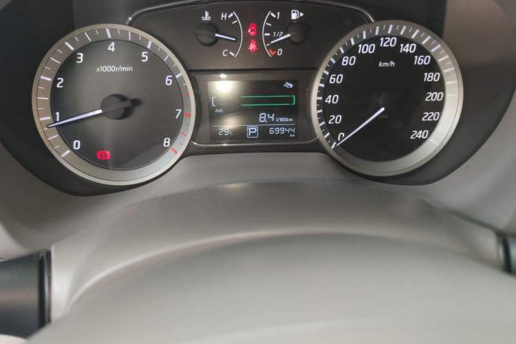 Used Nissan Sylphy 2012 1.8XL CVT Luxury Edition Odometer Close Up
