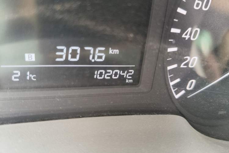 Used Nissan Sylphy 2012 1.8XL Manual Luxury Edition Odometer Close Up