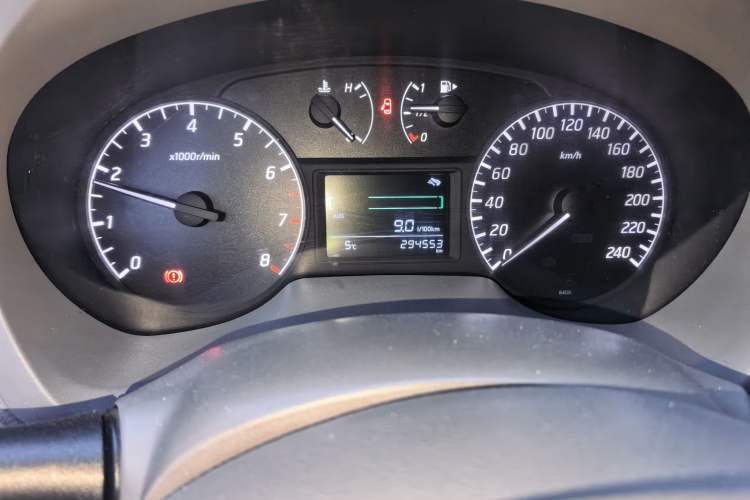 Used Nissan Sylphy 2012 1.6 XL Manual Luxury Edition Odometer Close Up