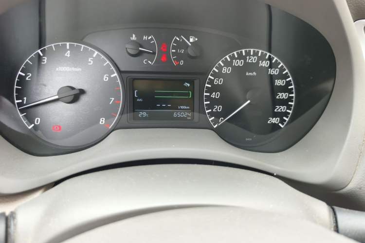 Used Nissan Sylphy 2012 1.6 XL Manual Luxury Edition Odometer Close Up